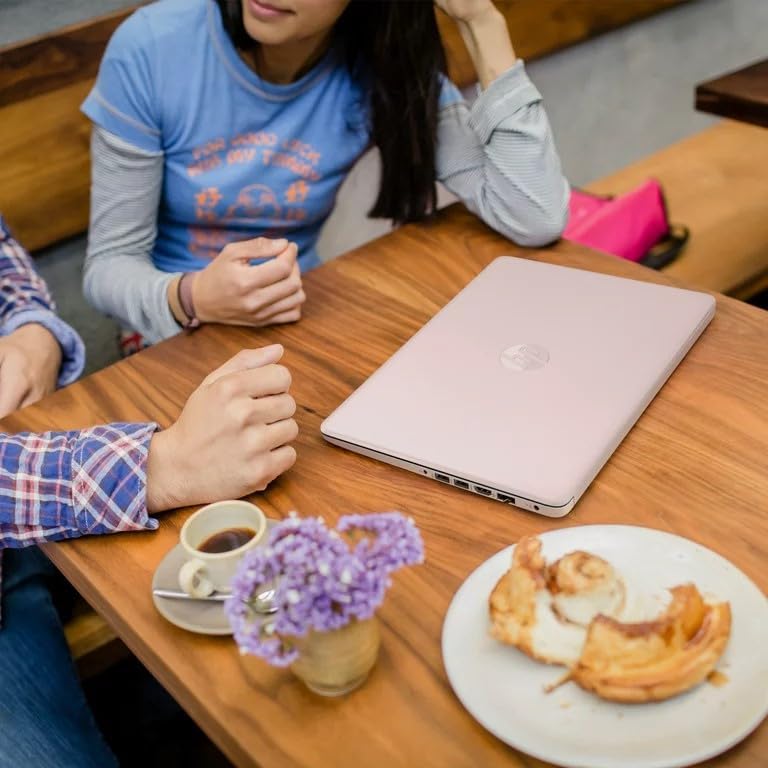 Laptop HP 14, Intel Celeron N4020, 4 GB de RAM, 64 GB de almacenamiento, pantalla HD Micro-edge de 14 pulgadas, Windows 11 Home, delgada y portátil, gráficos 4K, un año de Microsoft 365 (14-dq0040nr, 2021, blanco copo de nieve ) 